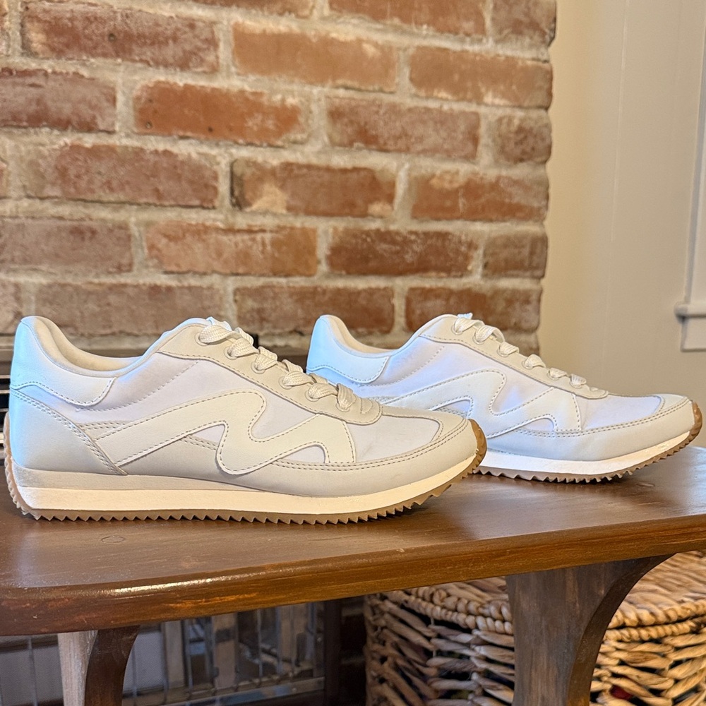 Universal Thread White Low-Profile Women’s Athletic Sneakers